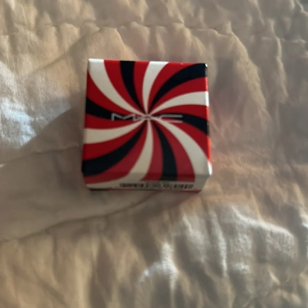 -new in box M.A.C. Hypnotizing Holiday Collection eyeshadow- CALLING YOUR BUFF!